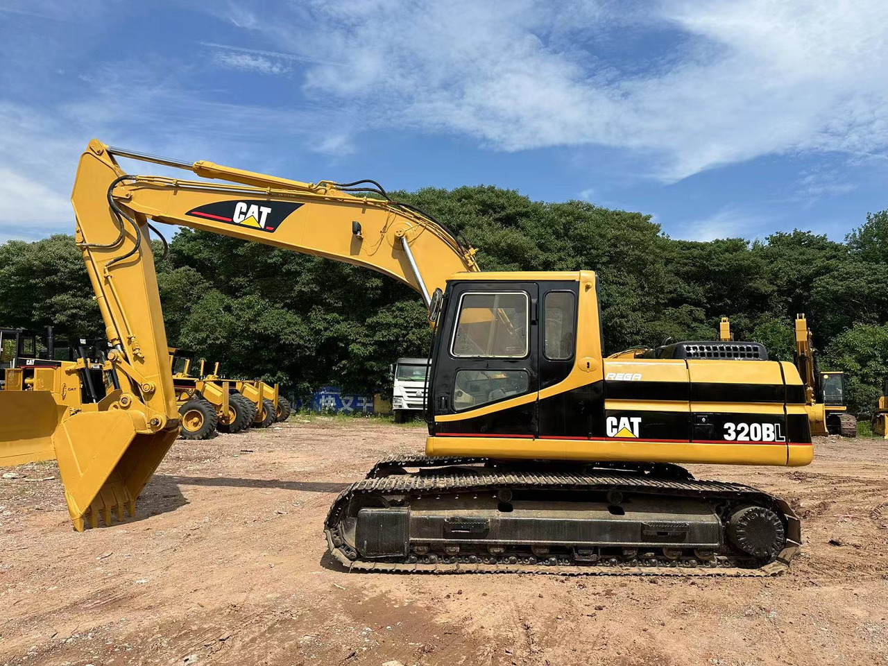 CATERPILLAR 320B - Pelle sur chenille: photos 3 CATERPILLAR 320B - Pelle sur chenille: photos 3