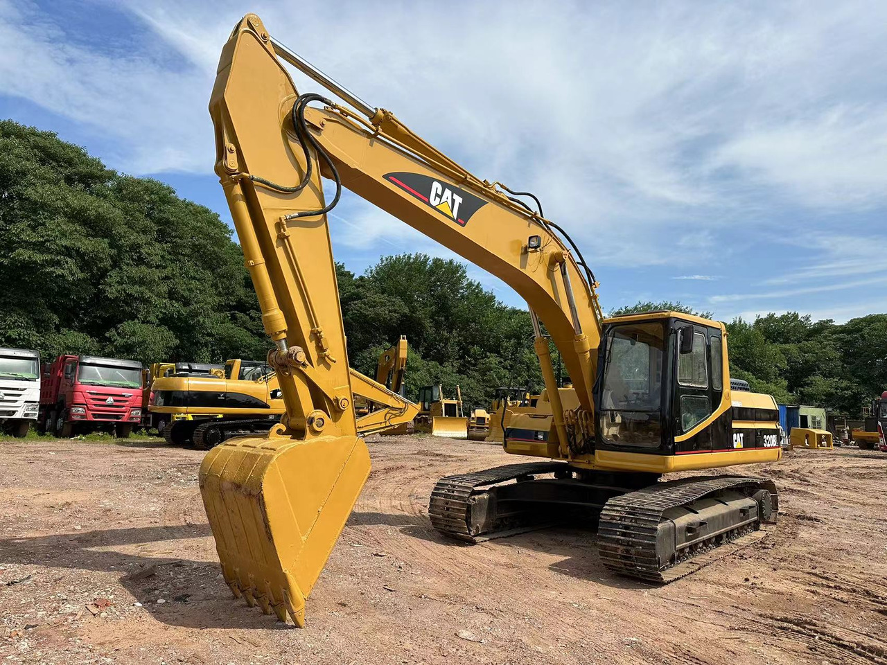 CATERPILLAR 320B - Pelle sur chenille: photos 2 CATERPILLAR 320B - Pelle sur chenille: photos 2