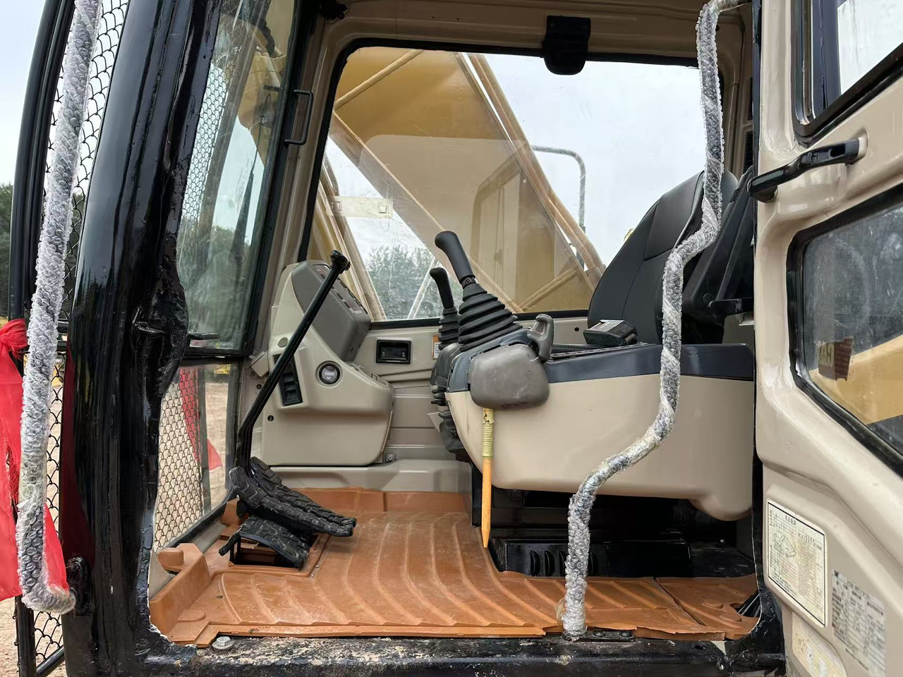 CATERPILLAR 320BL - Pelle sur chenille: photos 5 CATERPILLAR 320BL - Pelle sur chenille: photos 5