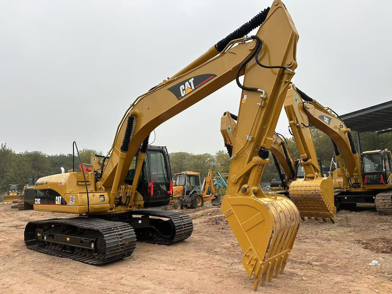 CATERPILLAR 320CL - Pelle sur chenille: photos 4 CATERPILLAR 320CL - Pelle sur chenille: photos 4