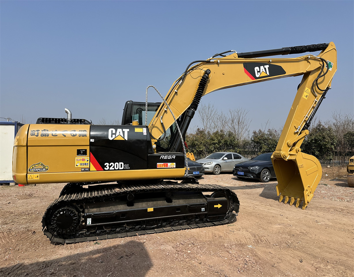 CATERPILLAR 320D2L - Pelle sur chenille: photos 4 CATERPILLAR 320D2L - Pelle sur chenille: photos 4