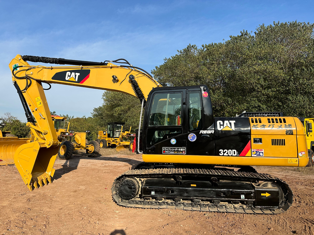CATERPILLAR 320D2L - Pelle sur chenille: photos 2 CATERPILLAR 320D2L - Pelle sur chenille: photos 2