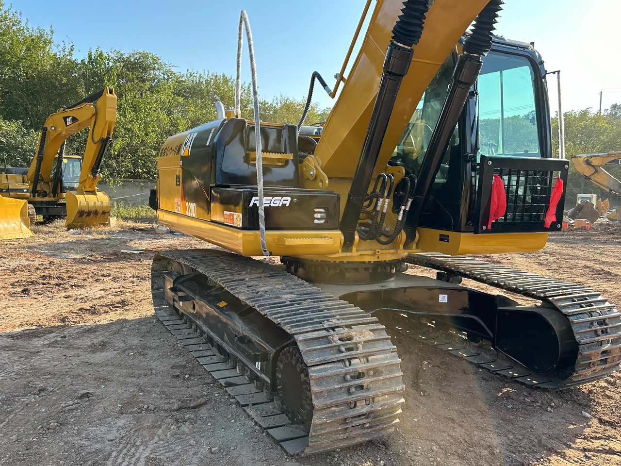 CATERPILLAR 320D2L - Pelle sur chenille: photos 5 CATERPILLAR 320D2L - Pelle sur chenille: photos 5