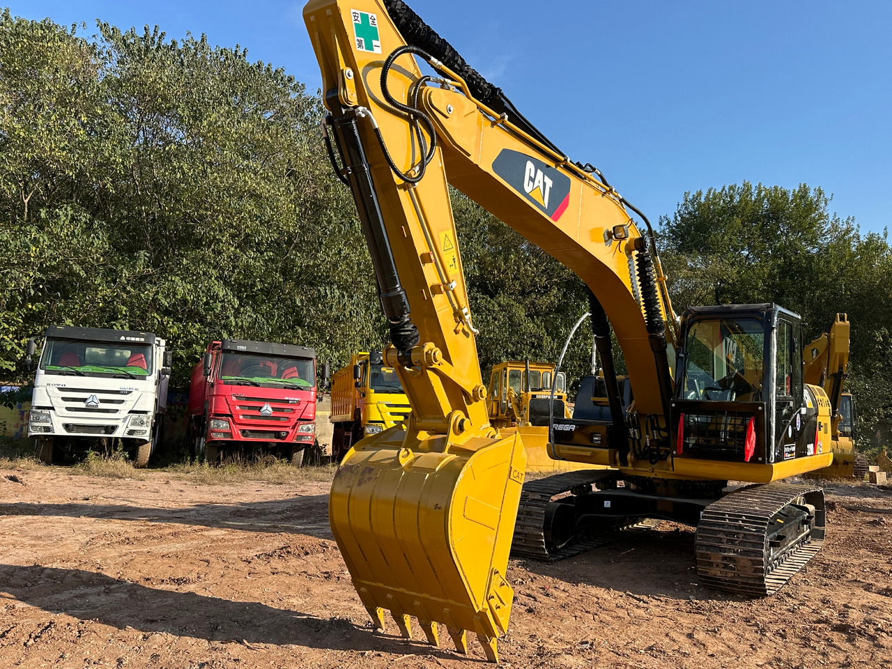 CATERPILLAR 320D2L - Pelle sur chenille: photos 3 CATERPILLAR 320D2L - Pelle sur chenille: photos 3