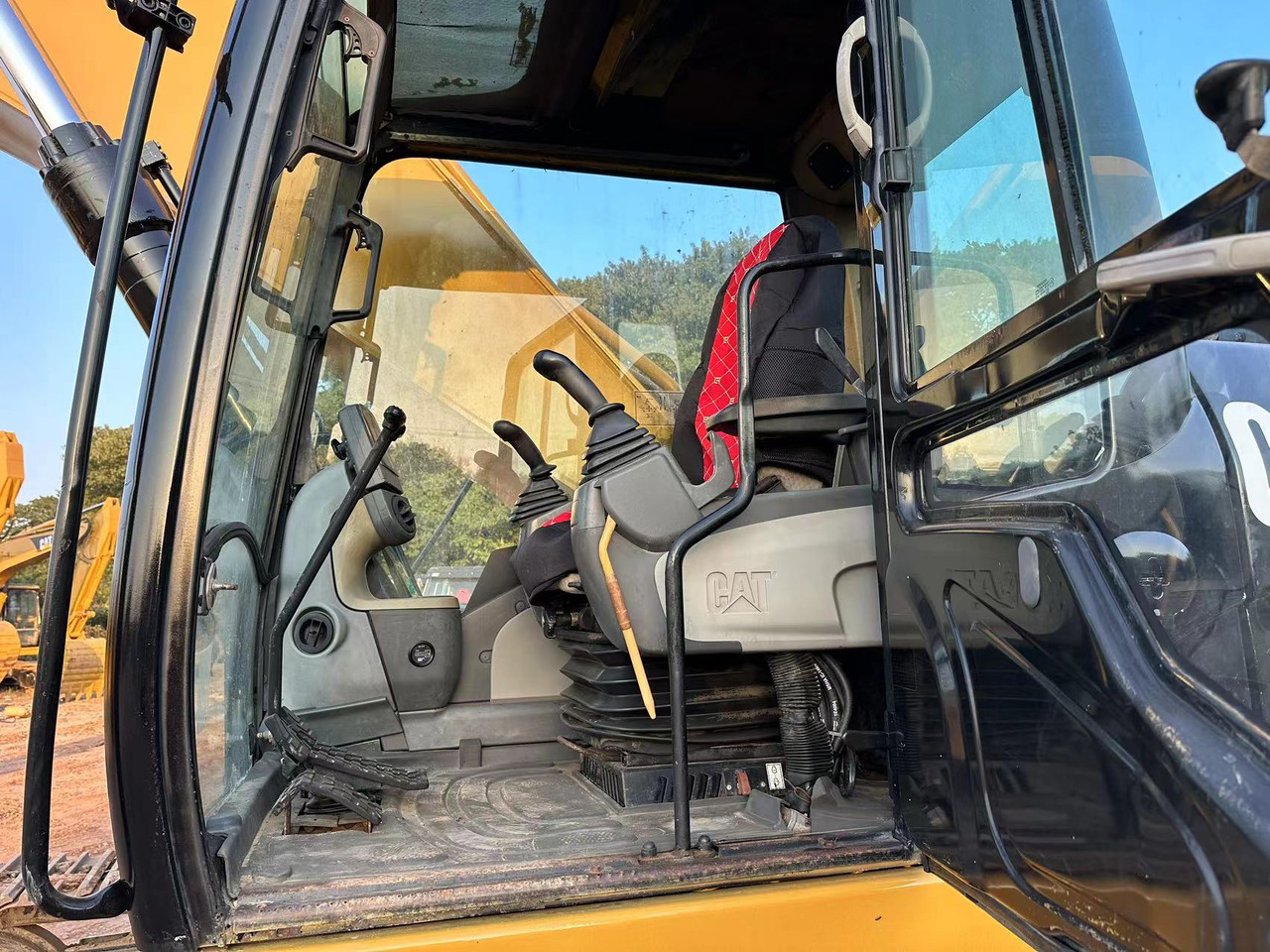 Pelle sur chenille CATERPILLAR 330D2L excavator: photos 9