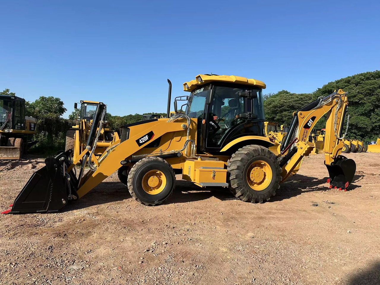 CATERPILLAR 420F2 - Tractopelle: photos 4 CATERPILLAR 420F2 - Tractopelle: photos 4
