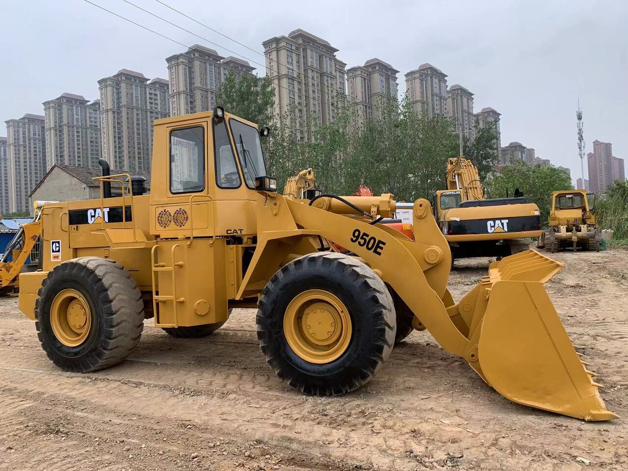 CATERPILLAR 950E - Chargeuse sur pneus: photos 1 CATERPILLAR 950E - Chargeuse sur pneus: photos 1