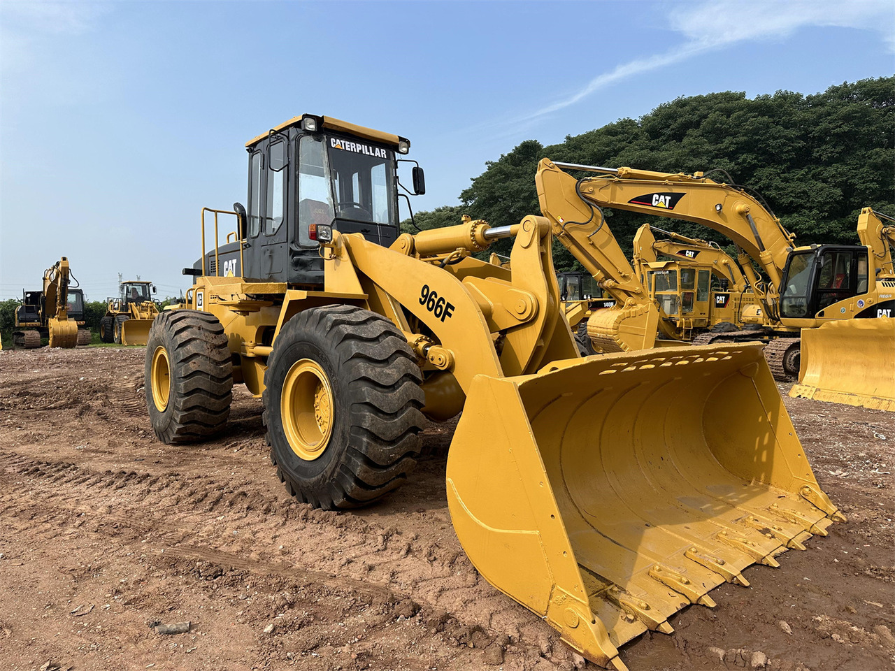 CATERPILLAR 966F - Chargeuse sur pneus: photos 3 CATERPILLAR 966F - Chargeuse sur pneus: photos 3