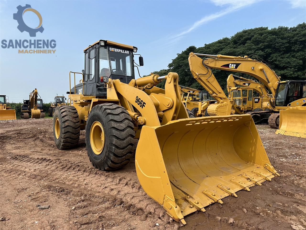 CATERPILLAR 966F - Chargeuse sur pneus: photos 2 CATERPILLAR 966F - Chargeuse sur pneus: photos 2