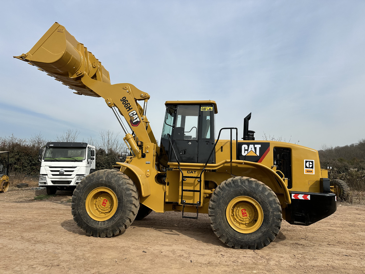 CATERPILLAR 966H - Chargeuse sur pneus: photos 2 CATERPILLAR 966H - Chargeuse sur pneus: photos 2