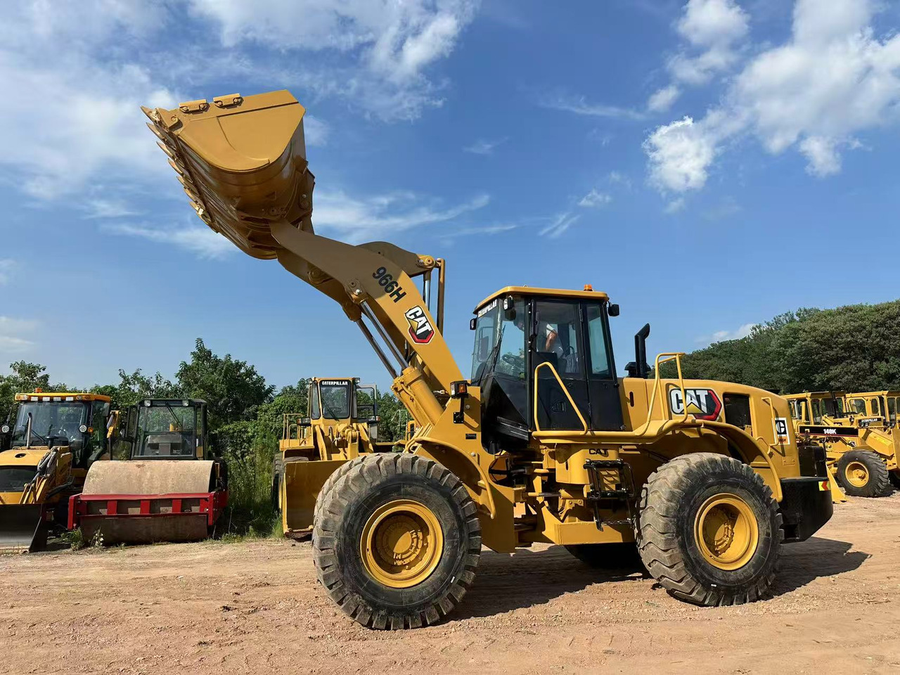 CATERPILLAR 966H - Chargeuse sur pneus: photos 2 CATERPILLAR 966H - Chargeuse sur pneus: photos 2