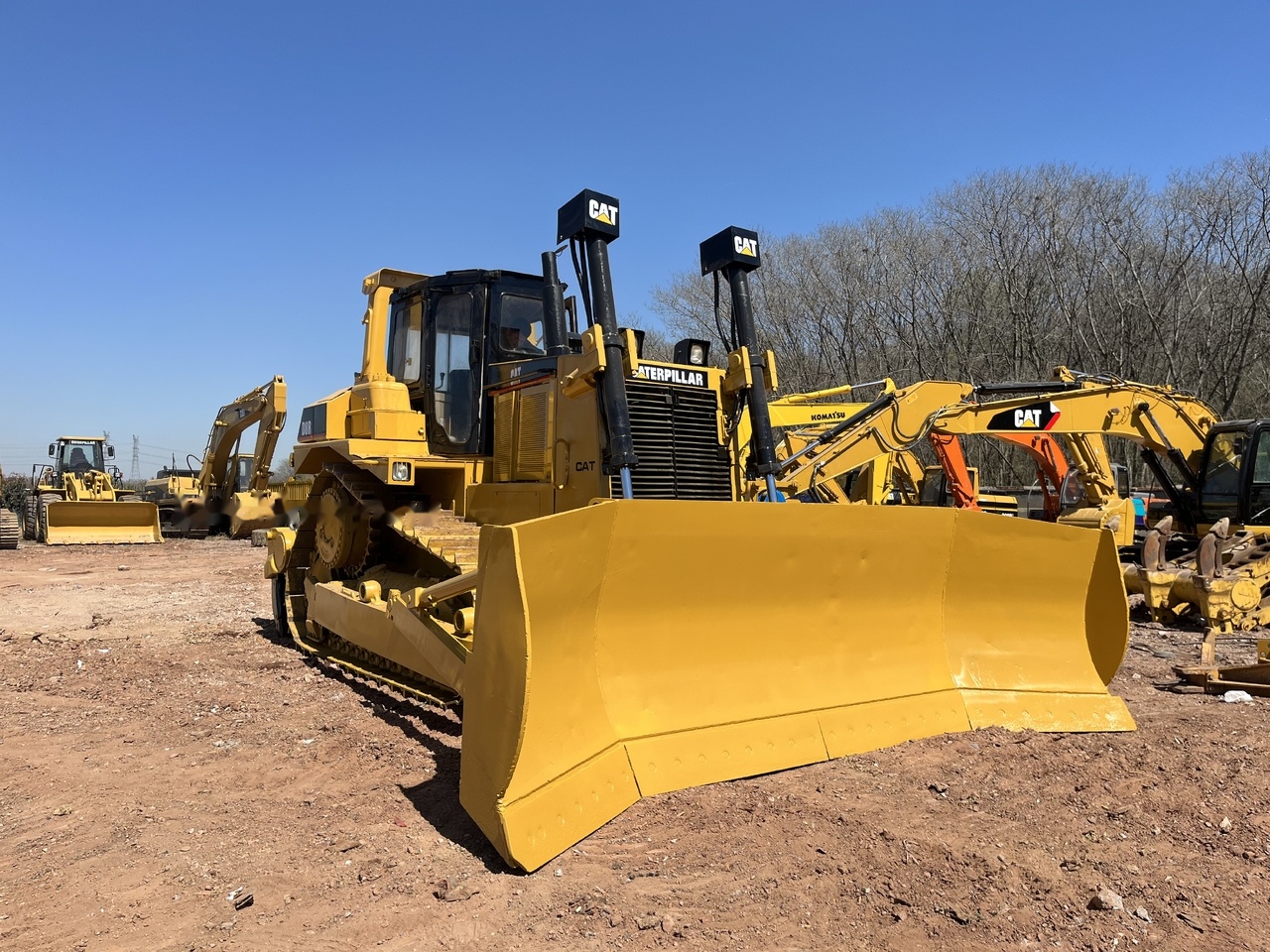 CATERPILLAR D8R - Bulldozer: photos 1 CATERPILLAR D8R - Bulldozer: photos 1
