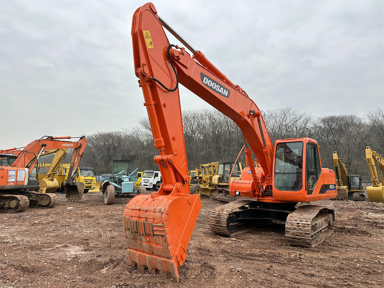 DOOSAN DH220 excavator - Pelle sur chenille: photos 3 DOOSAN DH220 excavator - Pelle sur chenille: photos 3