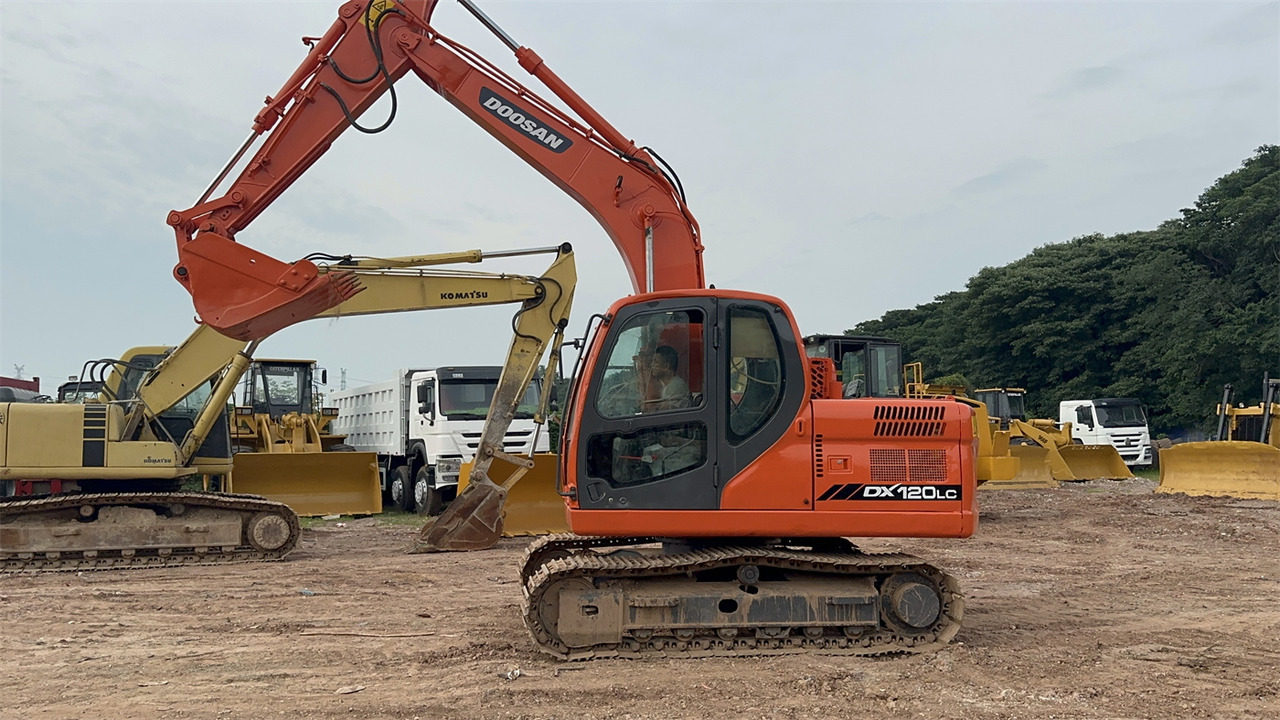 Doosan DX120 - Pelle sur chenille: photos 1 Doosan DX120 - Pelle sur chenille: photos 1
