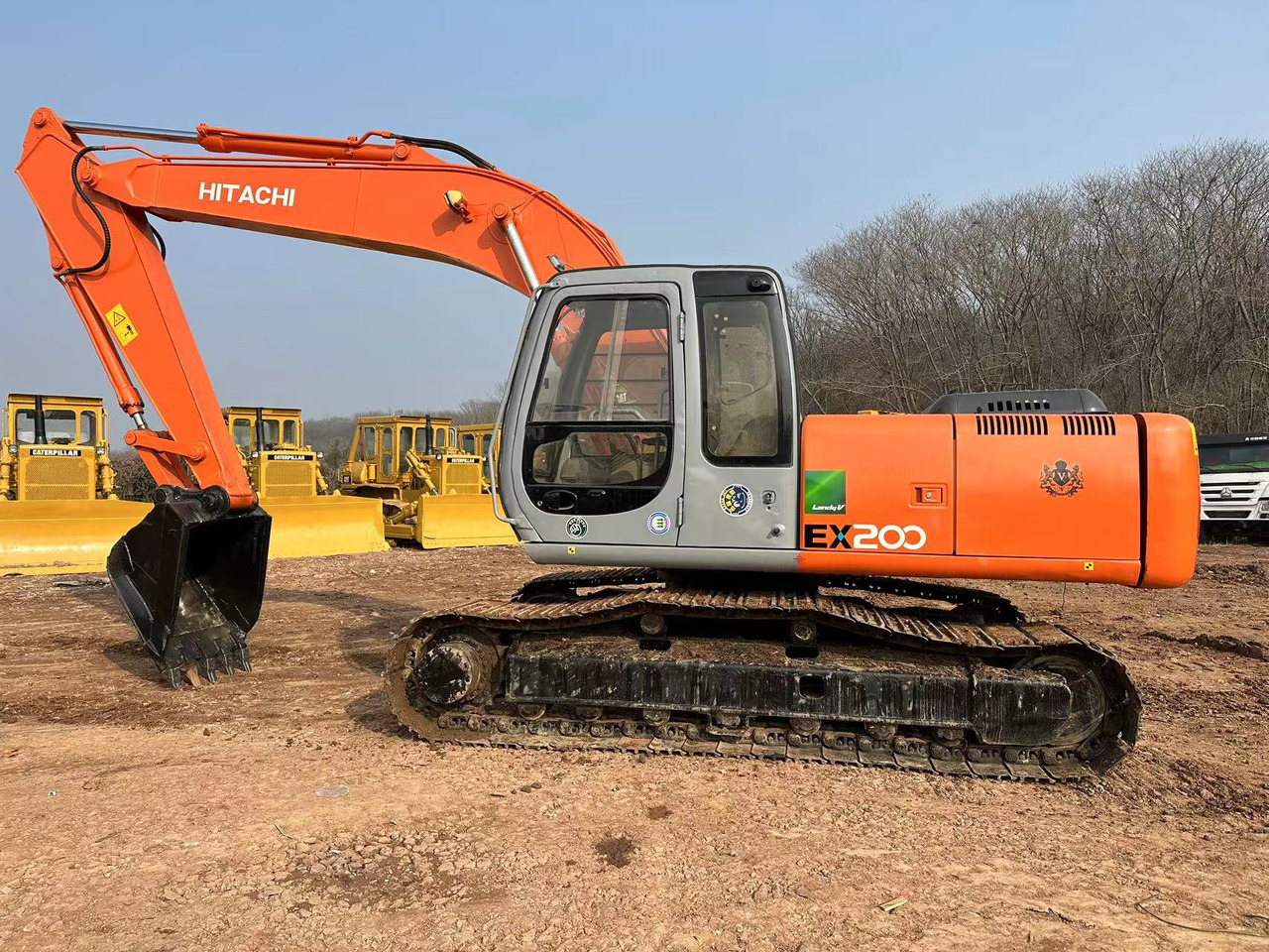 HITACHI EX200 - Pelle sur chenille: photos 1 HITACHI EX200 - Pelle sur chenille: photos 1