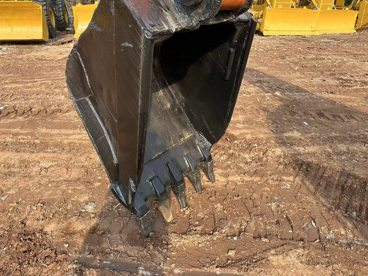 HITACHI EX200 - Pelle sur chenille: photos 2 HITACHI EX200 - Pelle sur chenille: photos 2