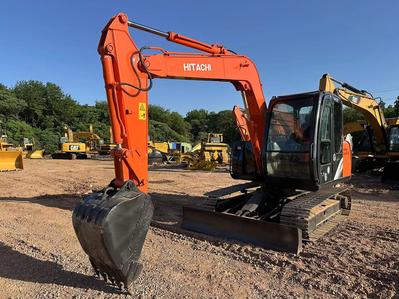 HITACHI ZAXIS ZX70 - Mini pelle: photos 1 HITACHI ZAXIS ZX70 - Mini pelle: photos 1