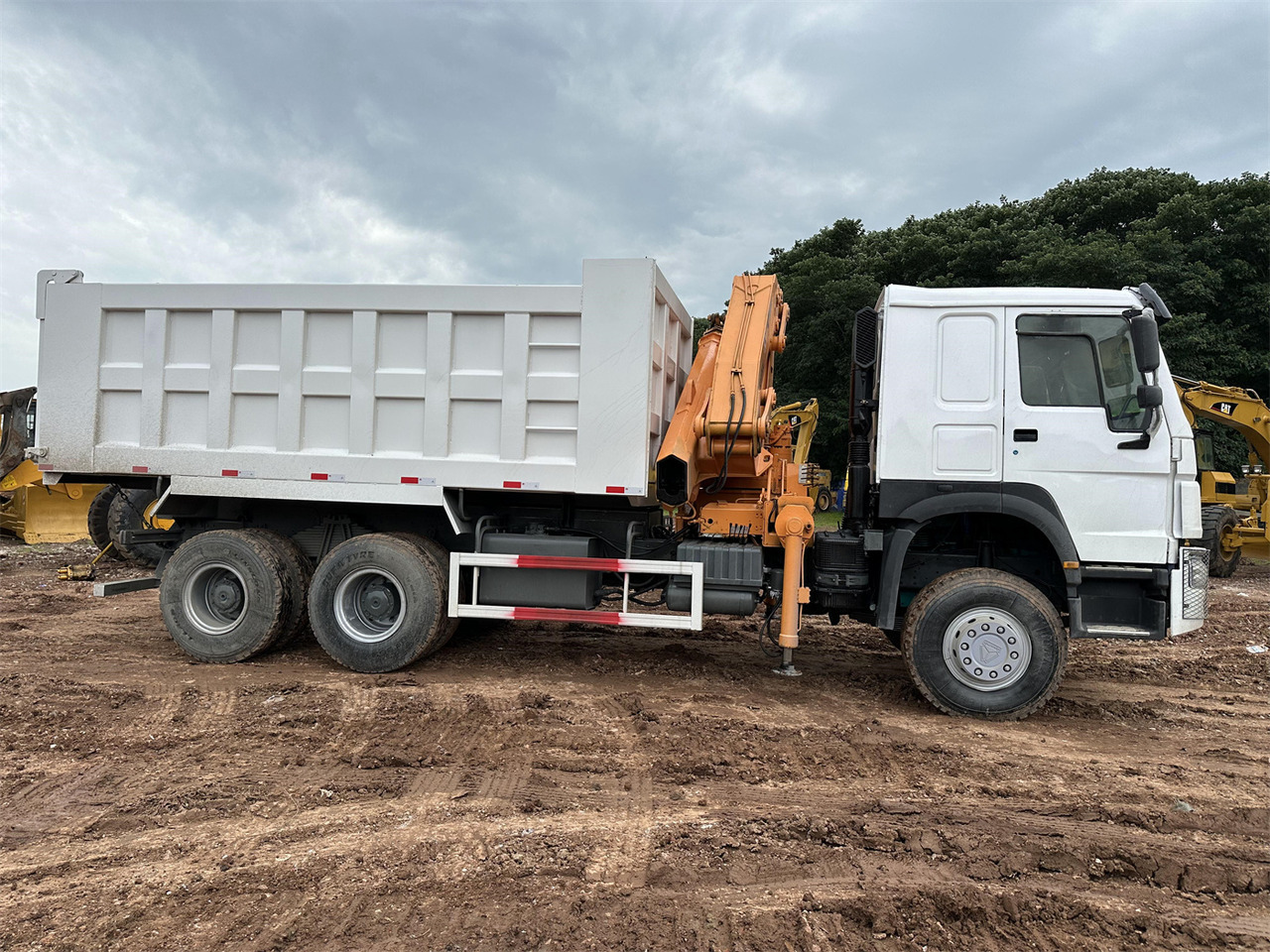 HOWO 371 Mounted Crane Dump truck - Camion grue: photos 5 HOWO 371 Mounted Crane Dump truck - Camion grue: photos 5