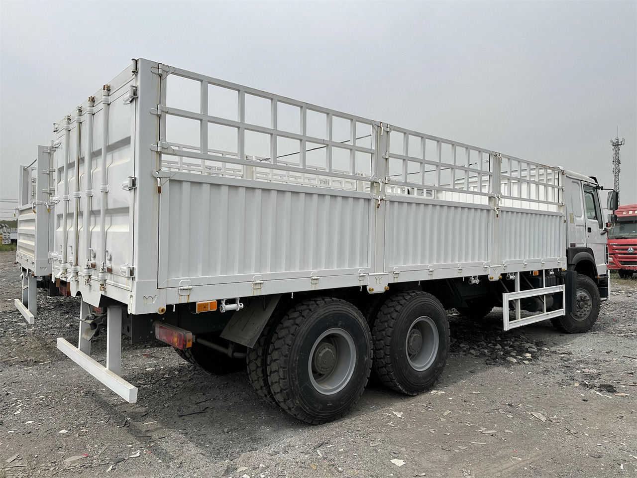 SINOTRUK HOWO 371 Cargo truck - Camion bétaillère: photos 4 SINOTRUK HOWO 371 Cargo truck - Camion bétaillère: photos 4
