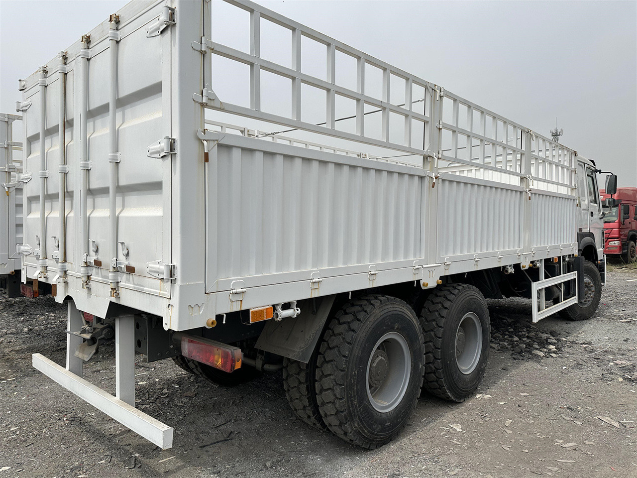 SINOTRUK HOWO 371 Cargo truck - Camion bétaillère: photos 5 SINOTRUK HOWO 371 Cargo truck - Camion bétaillère: photos 5
