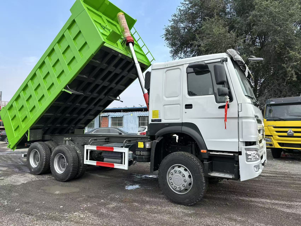 SINOTRUK HOWO 400HP 6X4 Tipper Truck - Camion benne: photos 1 SINOTRUK HOWO 400HP 6X4 Tipper Truck - Camion benne: photos 1