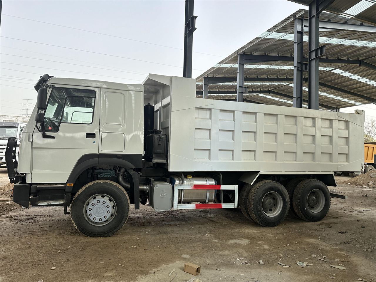 SINOTRUK HOWO Dump truck 371 6x4 - Camion benne: photos 2 SINOTRUK HOWO Dump truck 371 6x4 - Camion benne: photos 2