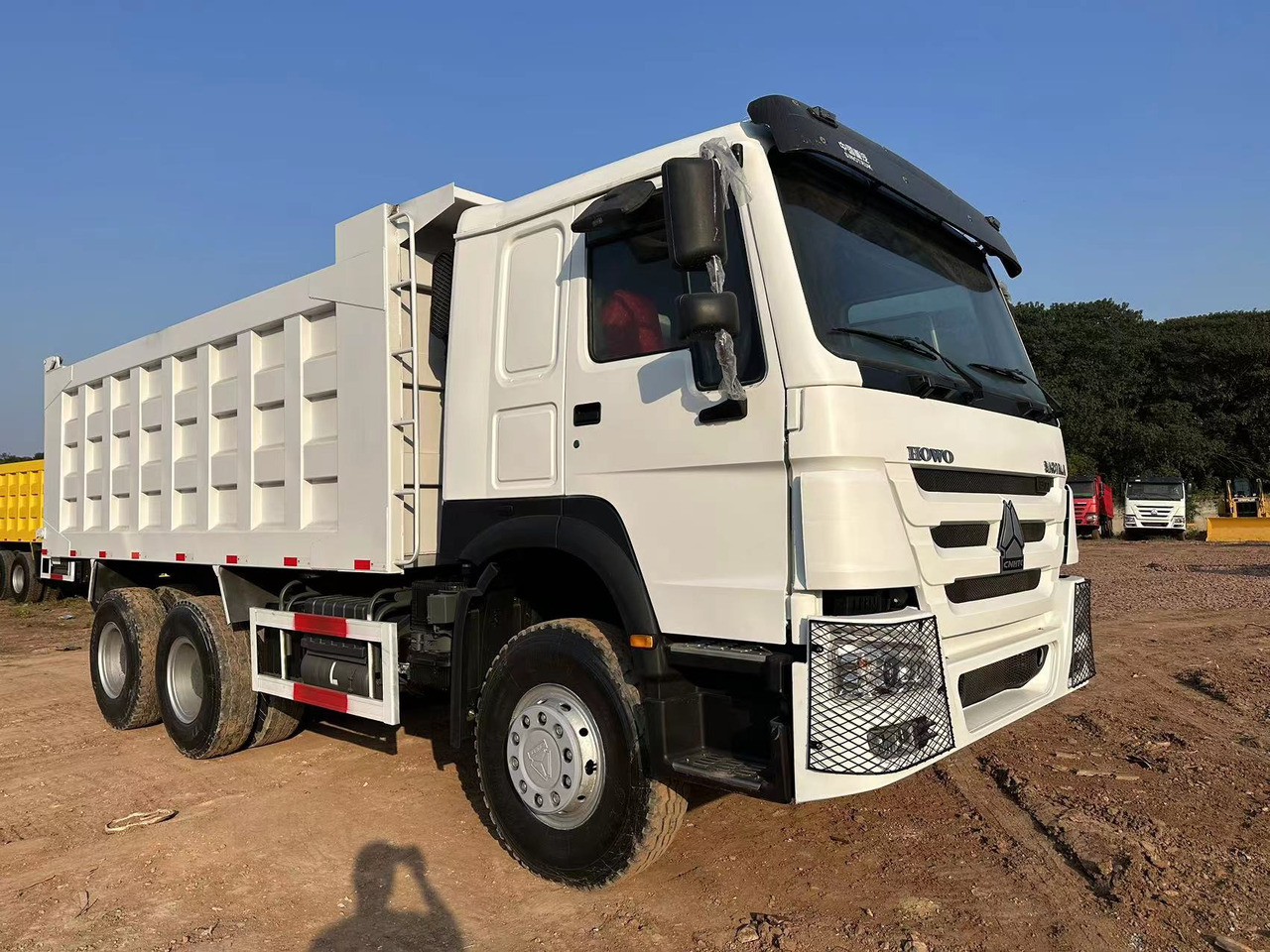 SINOTRUK HOWO HOWO 371 6x4 - Camion benne: photos 2 SINOTRUK HOWO HOWO 371 6x4 - Camion benne: photos 2