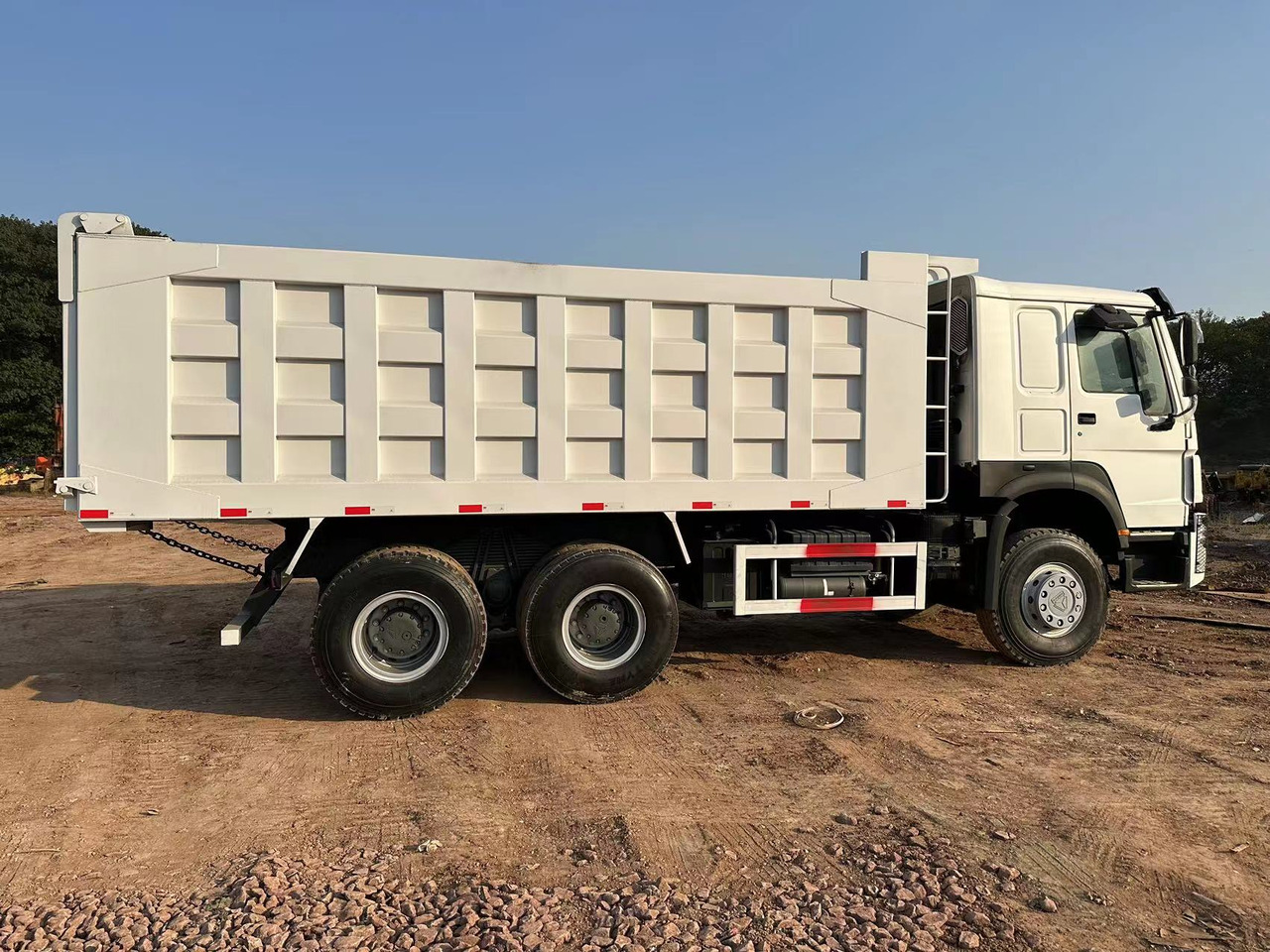 SINOTRUK HOWO HOWO 371 6x4 - Camion benne: photos 4 SINOTRUK HOWO HOWO 371 6x4 - Camion benne: photos 4