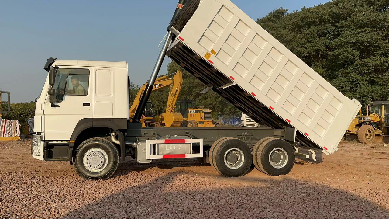 SINOTRUK HOWO HOWO 371 6x4 - Camion benne: photos 3 SINOTRUK HOWO HOWO 371 6x4 - Camion benne: photos 3
