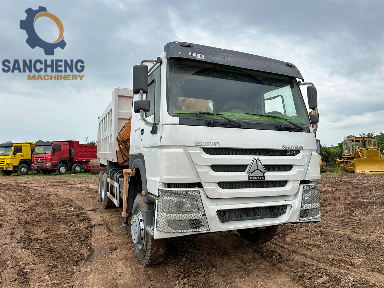 SINOTRUK Howo 371hp 6x4 crane truck - Camion grue: photos 3 SINOTRUK Howo 371hp 6x4 crane truck - Camion grue: photos 3