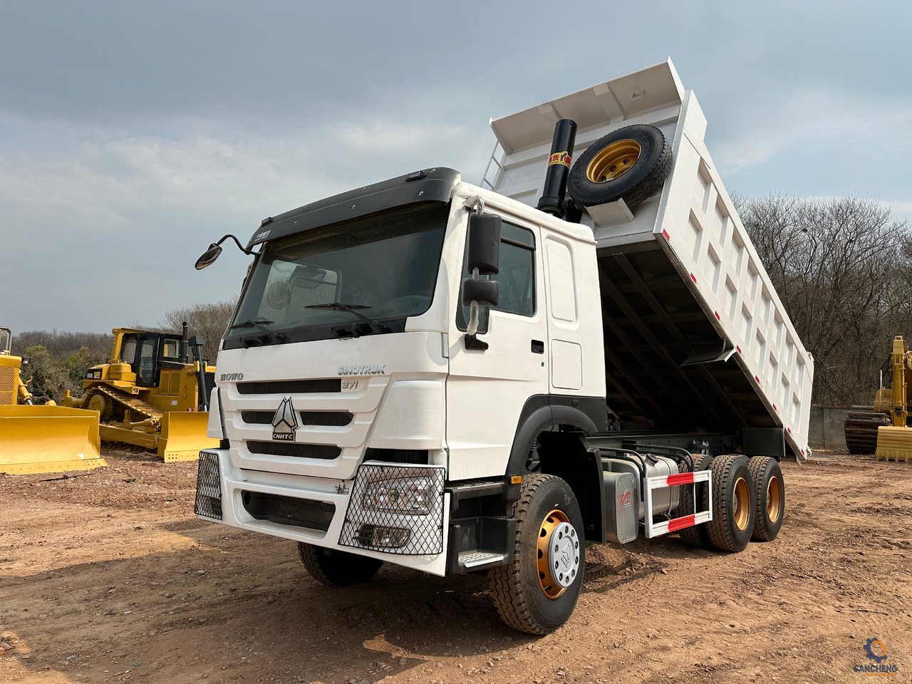 SINOTRUK Howo Dump truck 371 - Camion benne: photos 1 SINOTRUK Howo Dump truck 371 - Camion benne: photos 1
