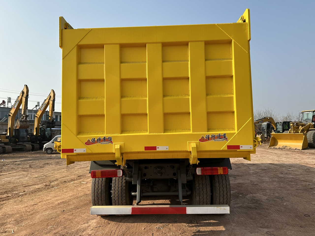 Camion benne pour transport de silo SINOTRUK Howo Dump truck 371: photos 7 Camion benne pour transport de silo SINOTRUK Howo Dump truck 371: photos 7
