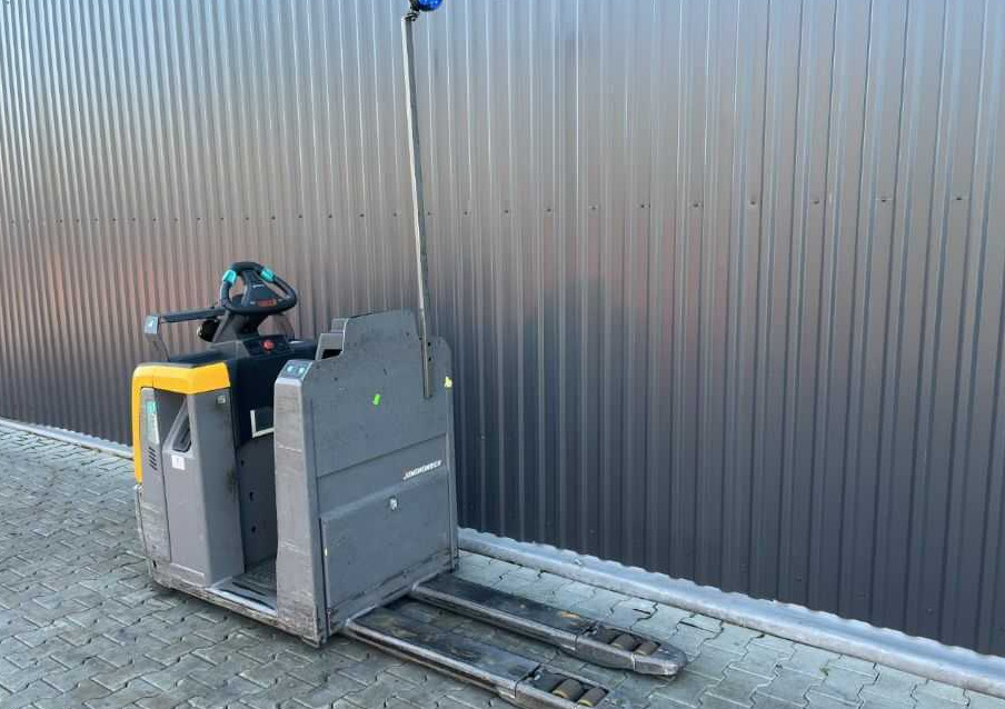 Jungheinrich ECE220 - Préparateur de commandes: photos 3 Jungheinrich ECE220 - Préparateur de commandes: photos 3