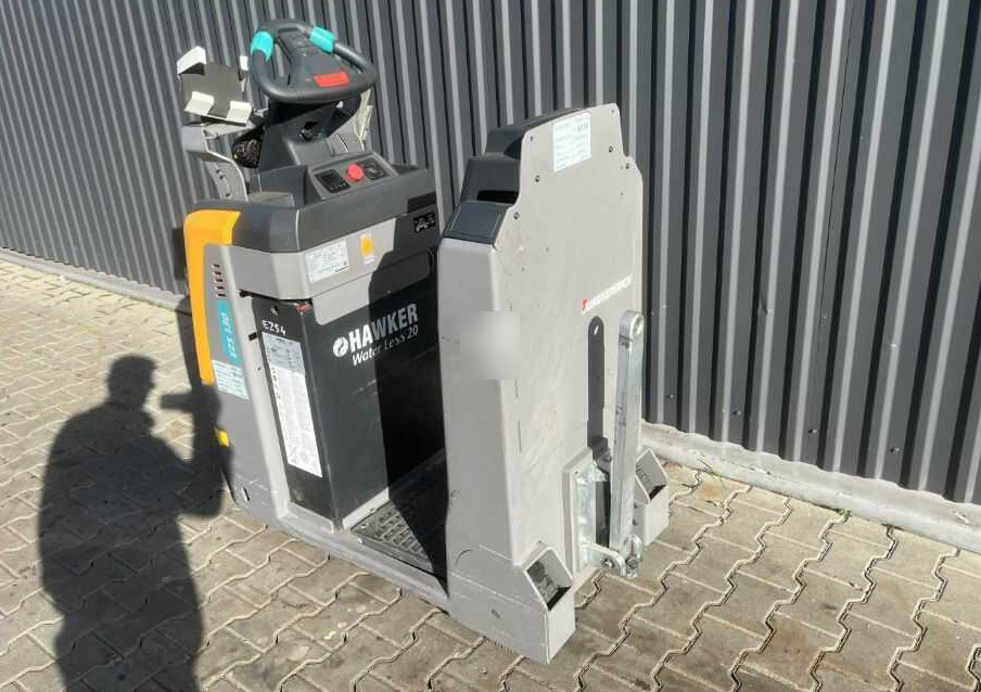 Jungheinrich EZS130 - Chariot tracteur: photos 3 Jungheinrich EZS130 - Chariot tracteur: photos 3