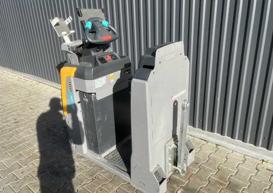 Jungheinrich EZS130 - Chariot tracteur: photos 3 Jungheinrich EZS130 - Chariot tracteur: photos 3