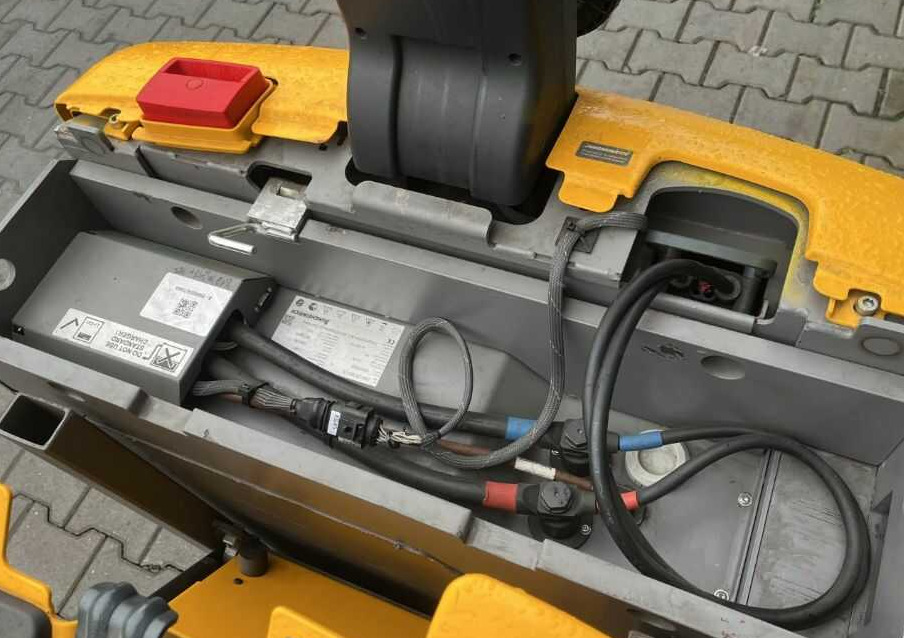 Jungheinrich EZS350 - Chariot tracteur: photos 5 Jungheinrich EZS350 - Chariot tracteur: photos 5