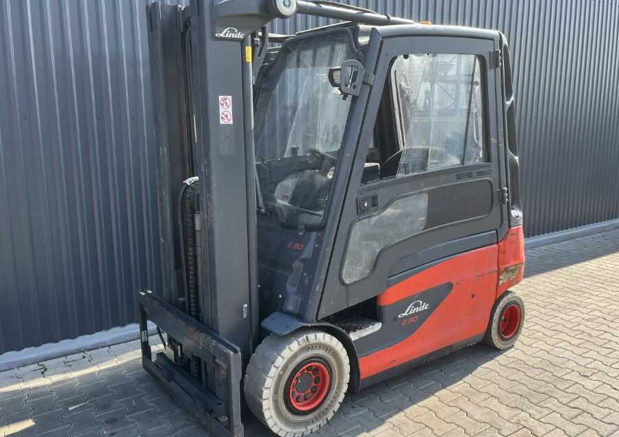 Linde E30L-01 - Chariot élévateur électrique: photos 1 Linde E30L-01 - Chariot élévateur électrique: photos 1