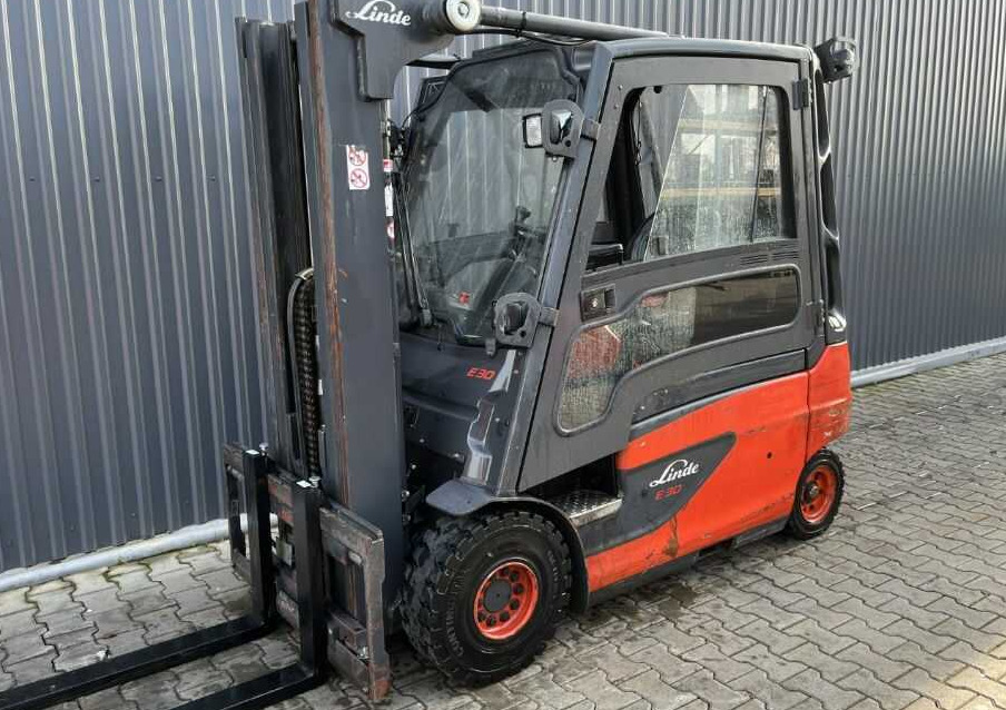 Linde E30L-01 - Chariot élévateur électrique: photos 1 Linde E30L-01 - Chariot élévateur électrique: photos 1