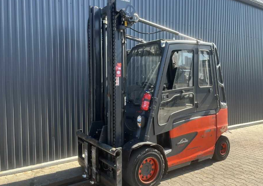 Linde E50HL-01 - Chariot élévateur électrique: photos 1 Linde E50HL-01 - Chariot élévateur électrique: photos 1