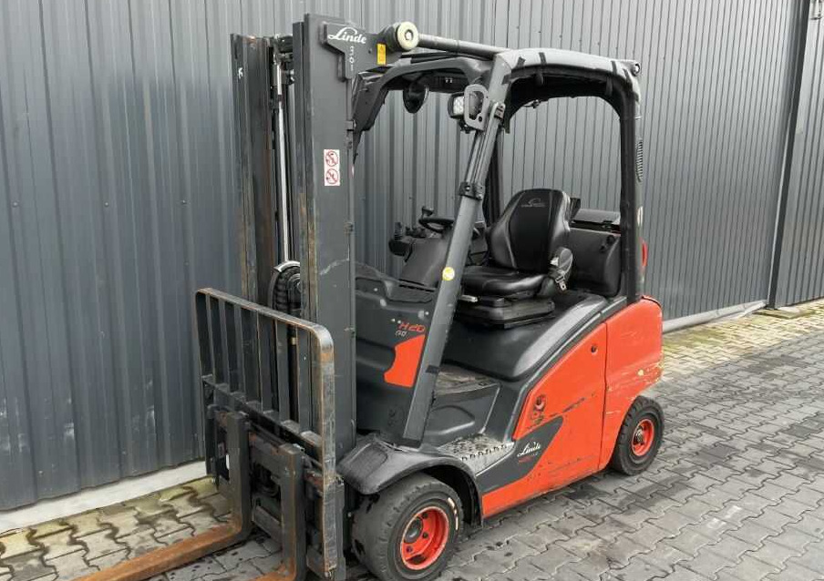 Linde H20T-01 - Chariot élévateur à gaz: photos 1 Linde H20T-01 - Chariot élévateur à gaz: photos 1