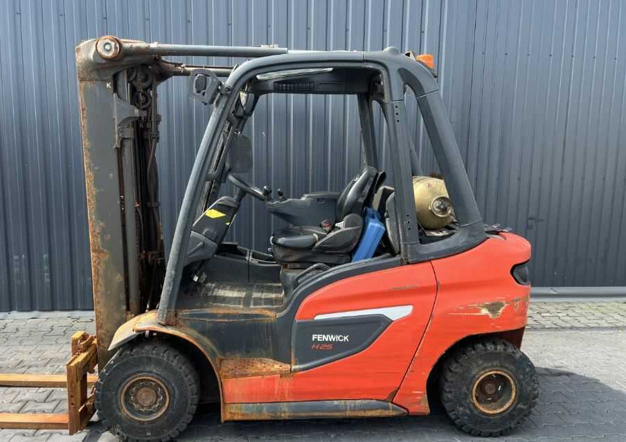 Linde H25T-01 - Chariot élévateur à gaz: photos 2 Linde H25T-01 - Chariot élévateur à gaz: photos 2