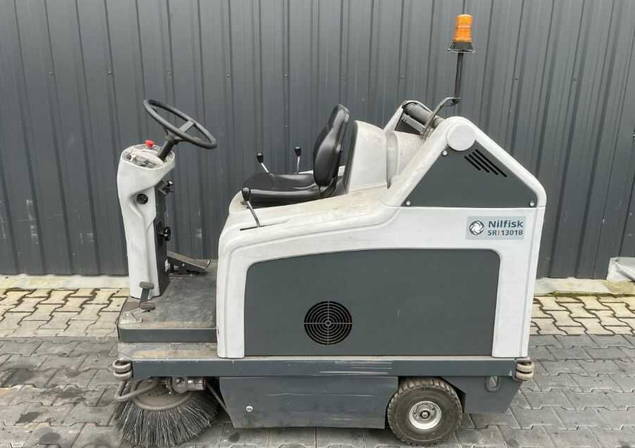 Nilfisk SR1301B - Aspirateur industriel: photos 2 Nilfisk SR1301B - Aspirateur industriel: photos 2