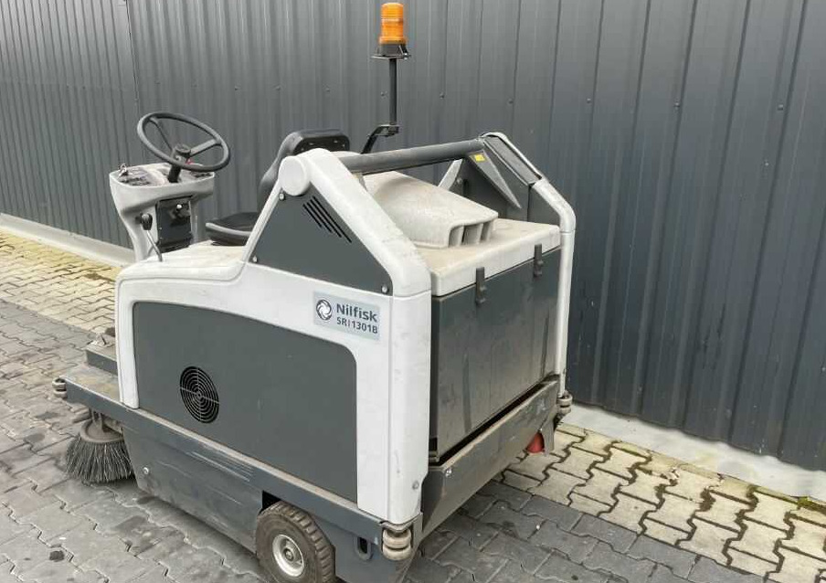 Nilfisk SR1301B - Aspirateur industriel: photos 3 Nilfisk SR1301B - Aspirateur industriel: photos 3