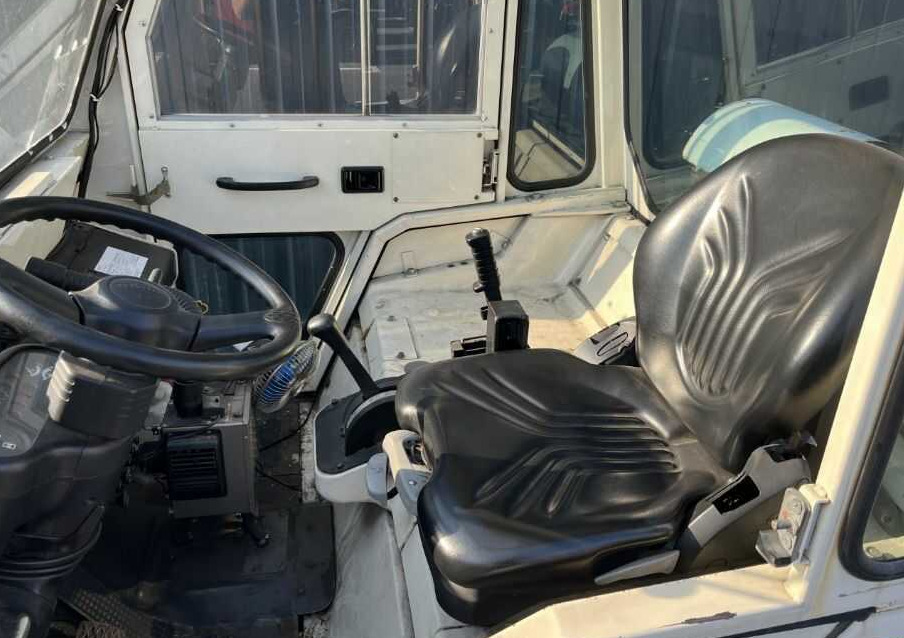 Toyota 2TG20 - Chariot tracteur: photos 4 Toyota 2TG20 - Chariot tracteur: photos 4