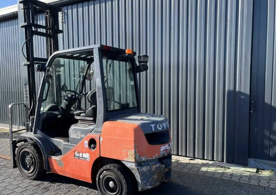 Toyota 8FDF30 - Chariot élévateur diesel: photos 3 Toyota 8FDF30 - Chariot élévateur diesel: photos 3
