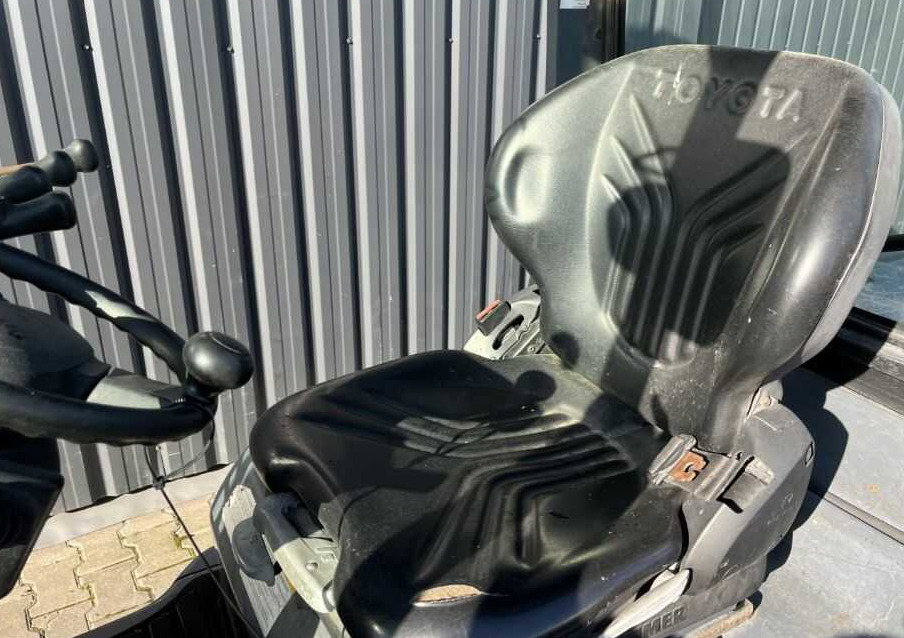 Toyota 8FDF30 - Chariot élévateur diesel: photos 5 Toyota 8FDF30 - Chariot élévateur diesel: photos 5