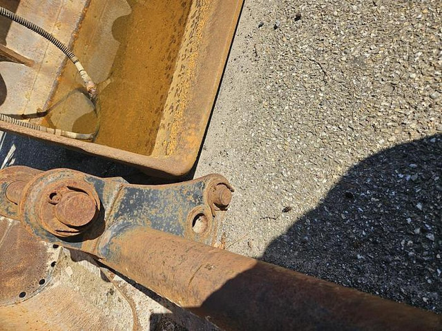 Caterpillar 428D - Godet pour pelle: photos 4 Caterpillar 428D - Godet pour pelle: photos 4