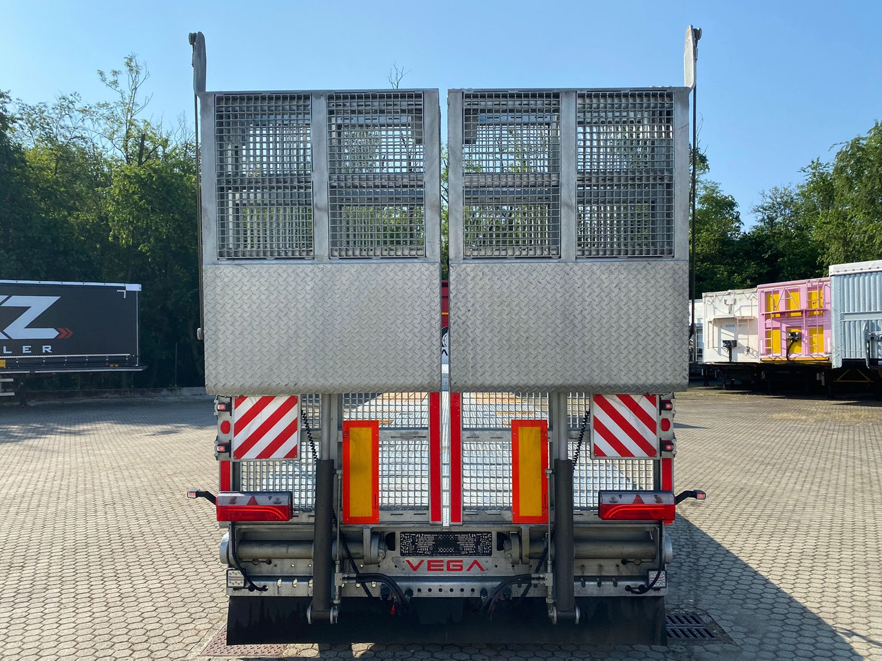 3 AXLE LOWBED (VEGA ITALIANO)  - Semi-remorque surbaissé: photos 3 3 AXLE LOWBED (VEGA ITALIANO)  - Semi-remorque surbaissé: photos 3