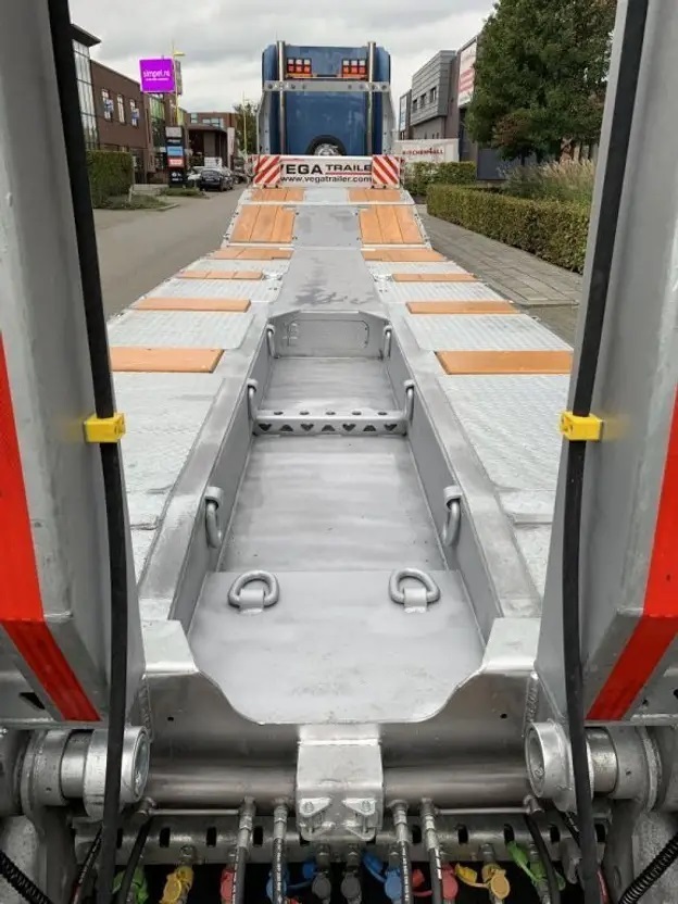 4 AXLE GERMANO TYPE LOWLOADER VEGA TRAILER - Semi-remorque surbaissé: photos 3 4 AXLE GERMANO TYPE LOWLOADER VEGA TRAILER - Semi-remorque surbaissé: photos 3