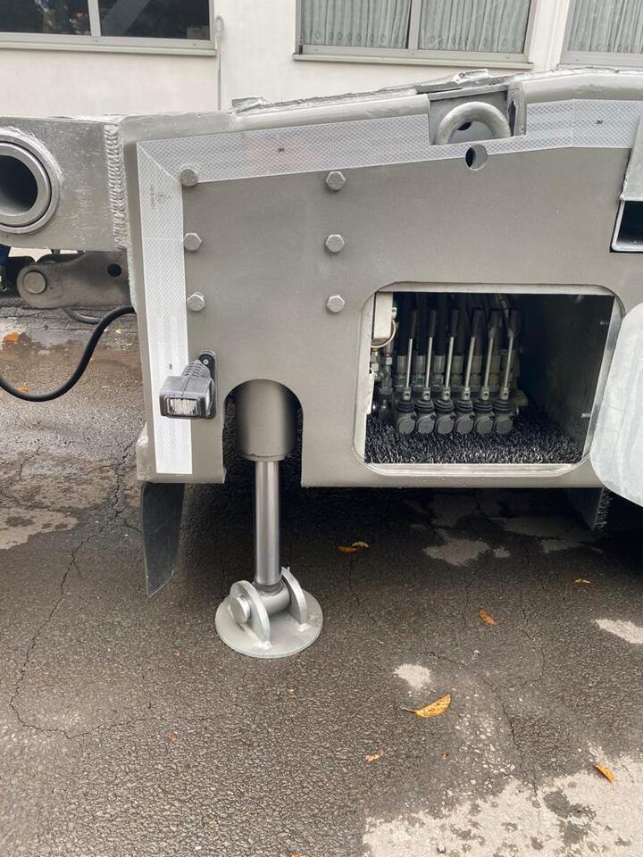 4 AXLE GERMANO TYPE LOWLOADER VEGA TRAILER - Semi-remorque surbaissé: photos 5 4 AXLE GERMANO TYPE LOWLOADER VEGA TRAILER - Semi-remorque surbaissé: photos 5